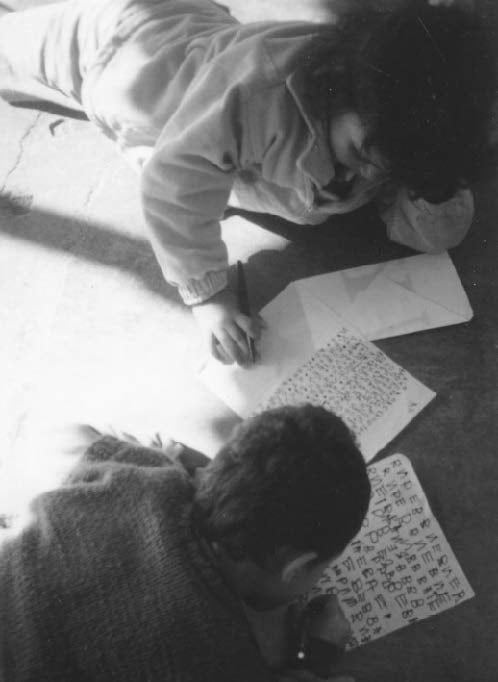 Crianças durante o processo de alfabetização